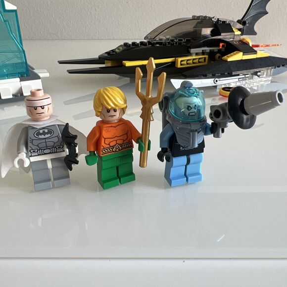 Lego DC Universe Super Heroes Arctic Batman Vs. Mr. Freeze Aquaman On Ice 76000 - Picture 2 of 5